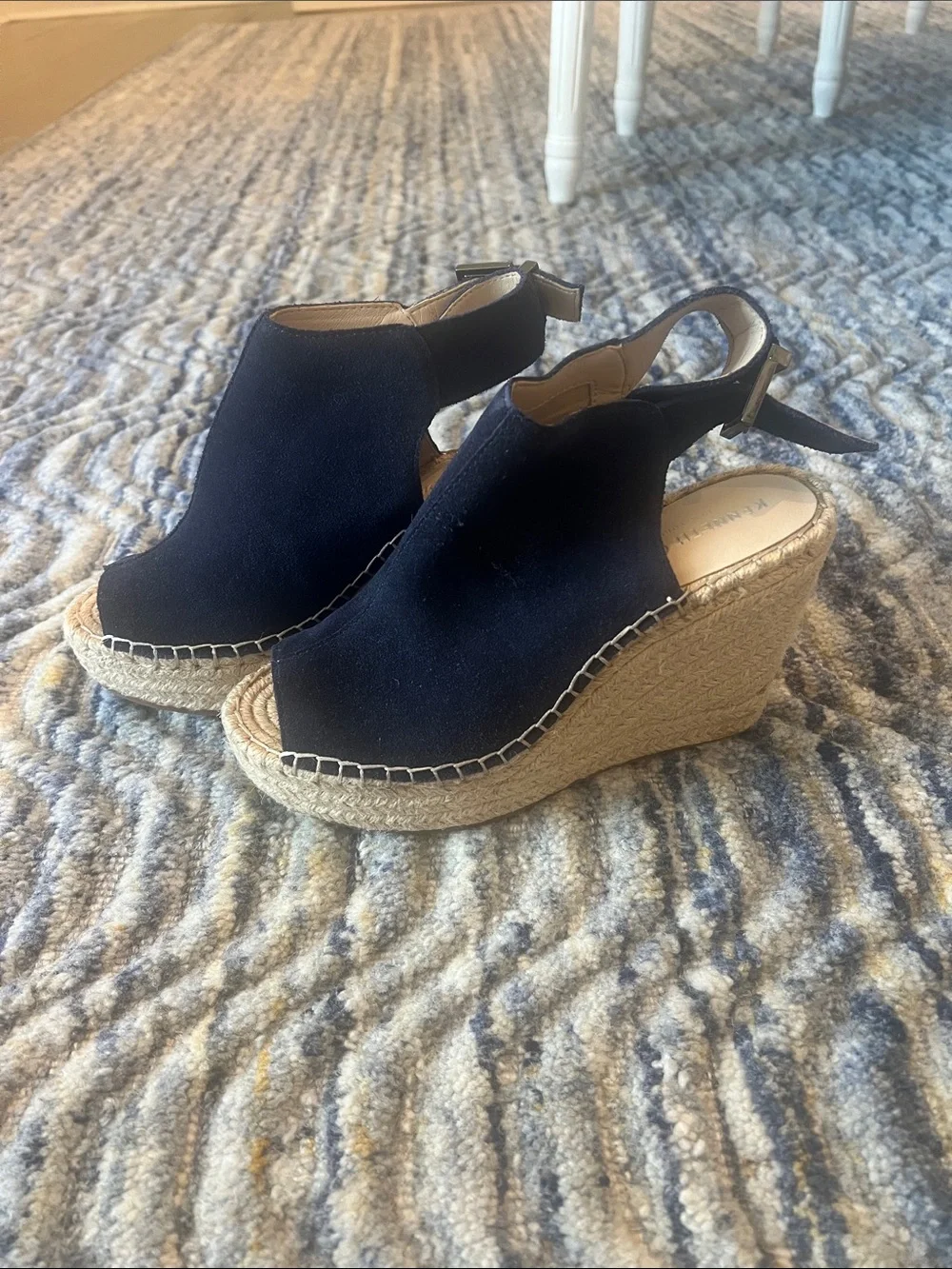 New Women’s Kenneth Cole wedge size 7, navy blue - Picture 2 of 8